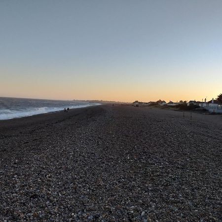 Superior 6 Berth Holiday Home In Suffolk Saxmundham Exteriör bild