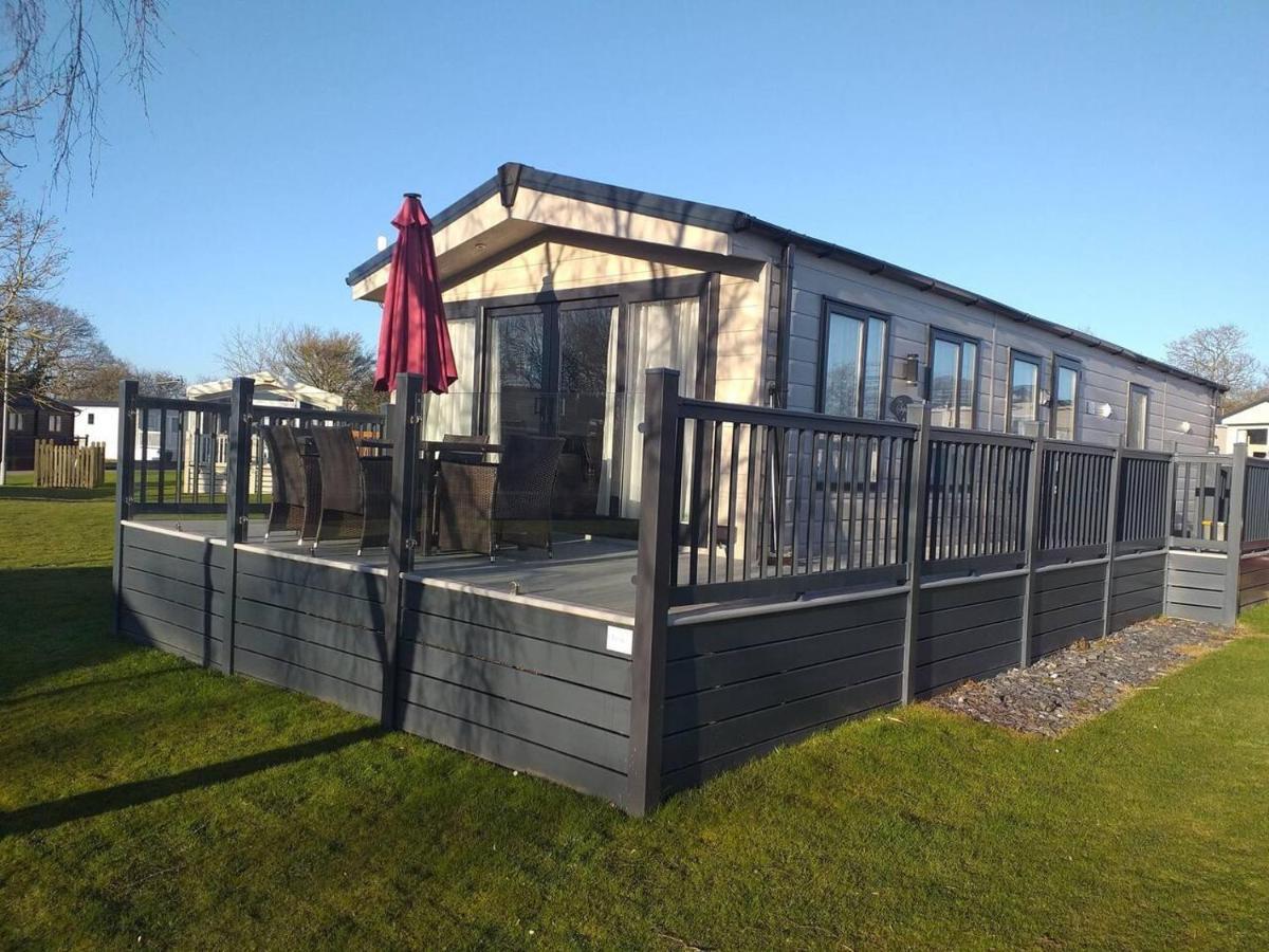 Superior 6 Berth Holiday Home In Suffolk Saxmundham Exteriör bild