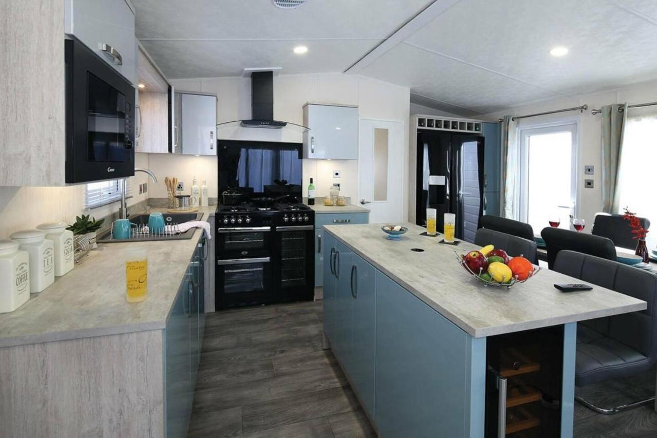 Superior 6 Berth Holiday Home In Suffolk Saxmundham Exteriör bild