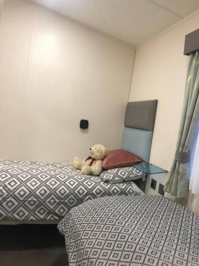 Superior 6 Berth Holiday Home In Suffolk Saxmundham Exteriör bild