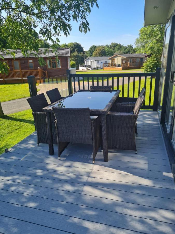 Superior 6 Berth Holiday Home In Suffolk Saxmundham Exteriör bild