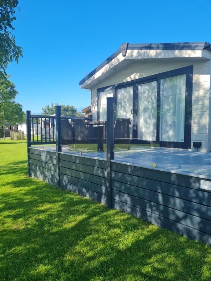 Superior 6 Berth Holiday Home In Suffolk Saxmundham Exteriör bild